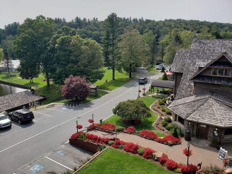 Blowing Rock - Scenic Beauty With Classic Mountain-Town Charm