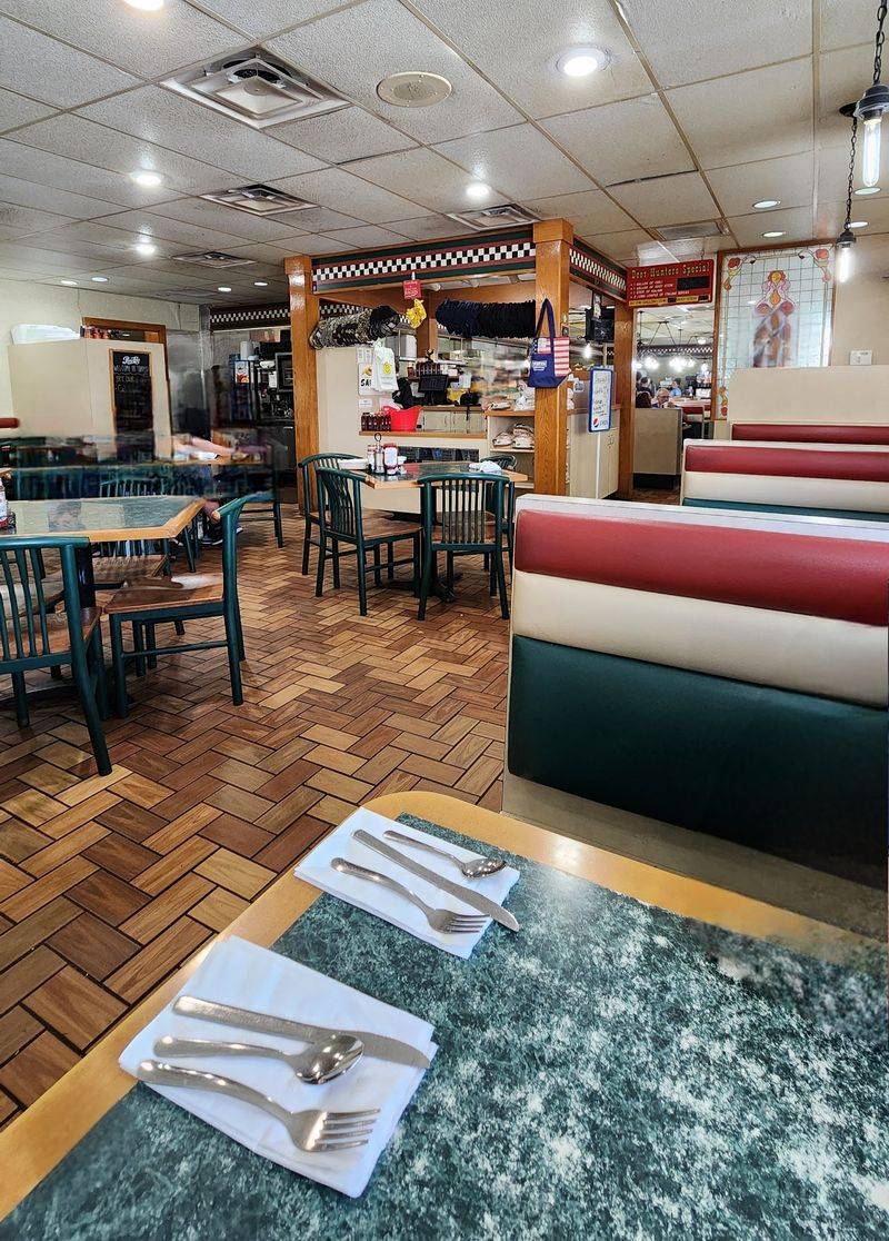 A Classic Diner Mood With Big Personality