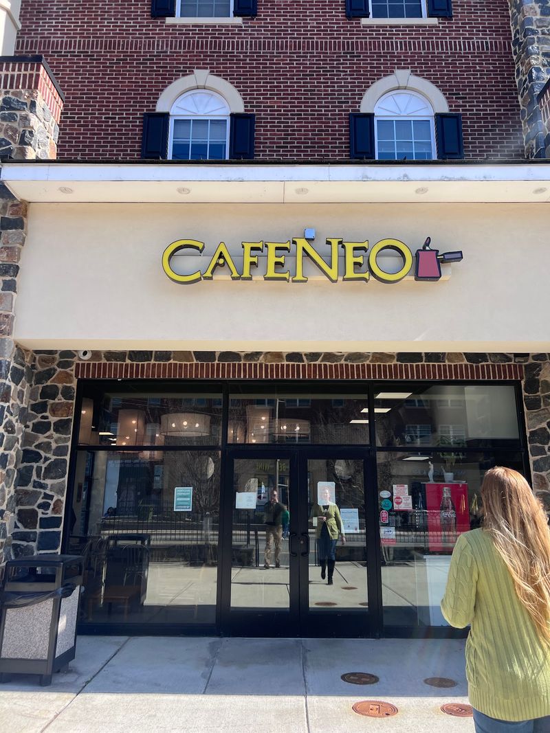 Cafeneo in Newark: Harvest Spiced Latte and Bakery Treat
