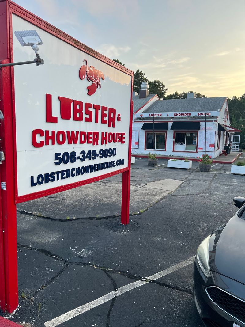 Lobster & Chowder House - A Wellfleet-Area Seafood Stop