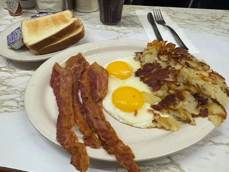 Breakfast Keeps This Place a Real Neighborhood Diner