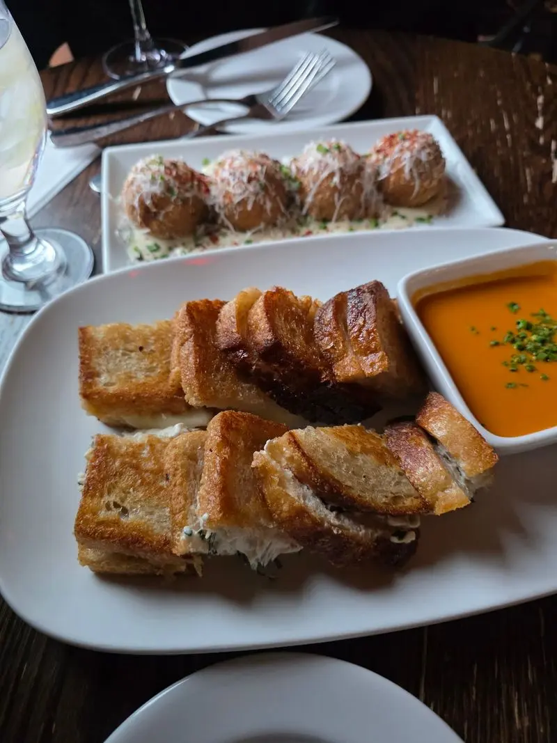 Gibbet Hill Grill in Groton, Middlesex County,
