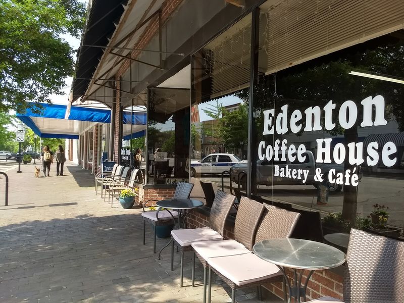 Local Shops, Restaurants & Slow-Paced Downtown Life
