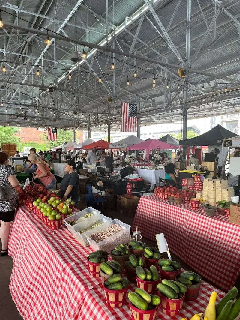 Saturday Morning Is When the Market Really Comes Alive