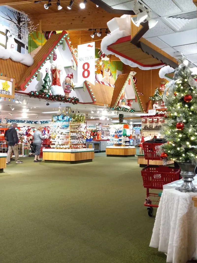 Enjoy Christmas Spirit in Any Season