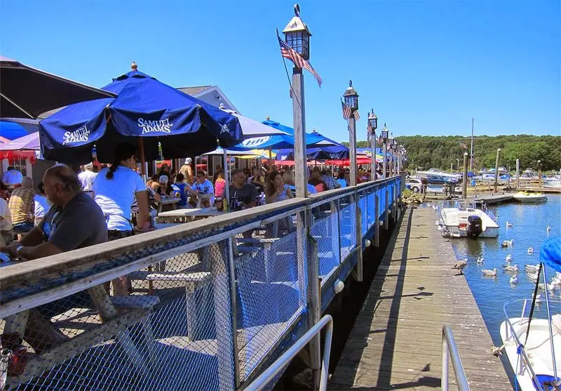 Bill's Seafood - Westbrook