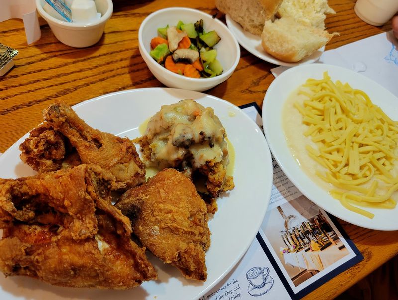 The Broasted Chicken Keeps People Coming Back