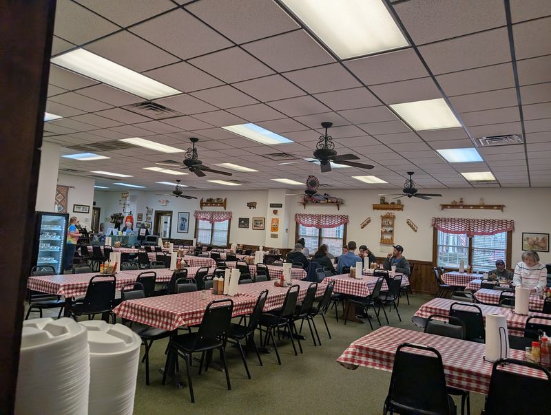 Friendly Service Keeps the Meal Moving