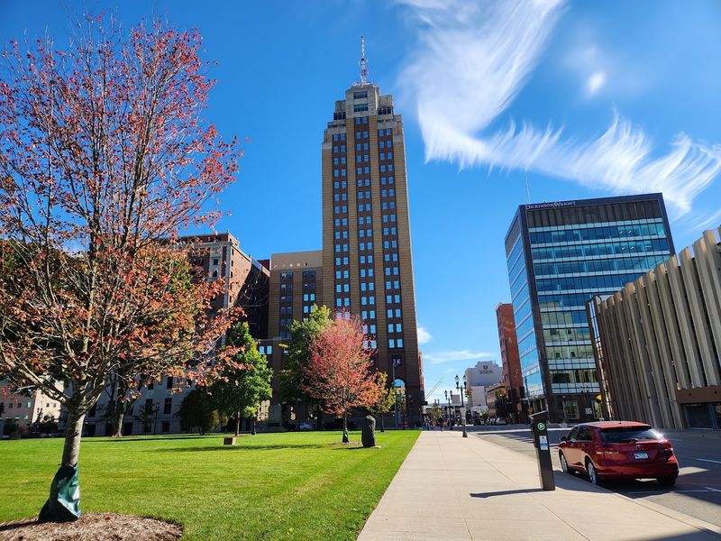 Lansing - Museums, Capitol Grounds, and an Easy Downtown Day