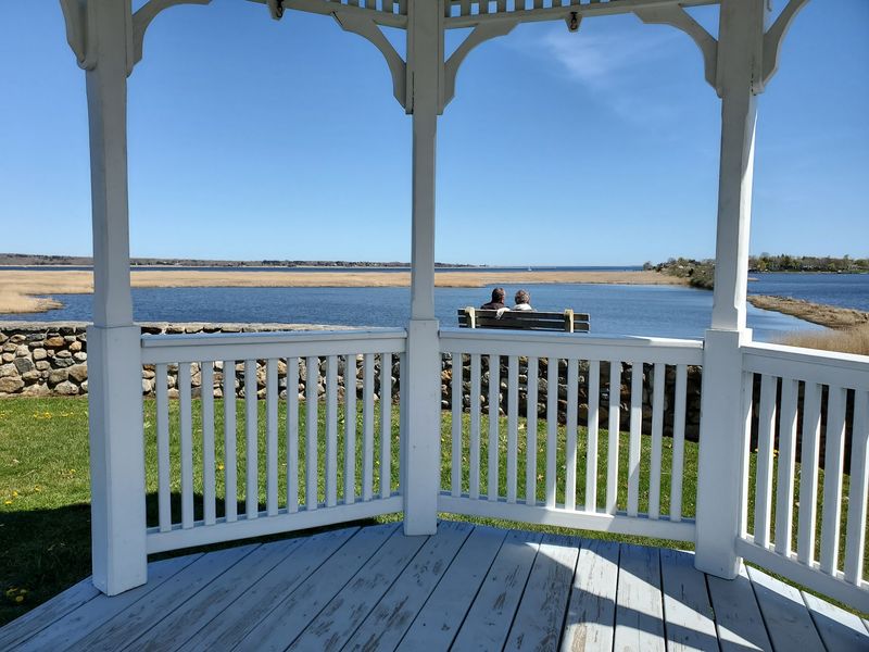 Old Saybrook - Shoreline Views & a Relaxed Downtown