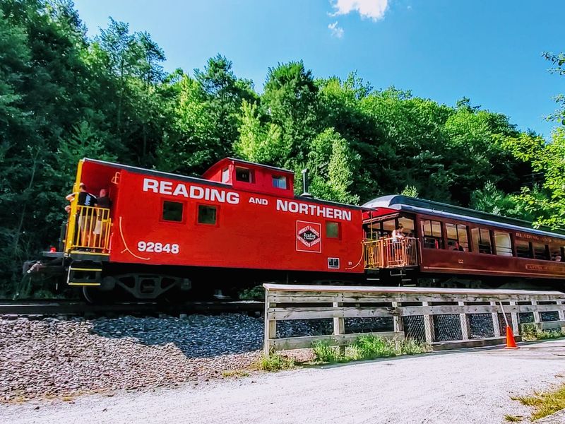 Open-Air Cars Bring the Gorge Right to You