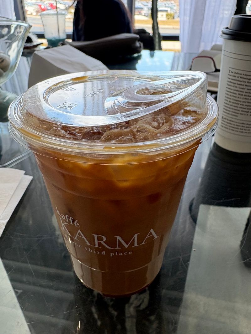 Kaff&eacute; Karma in Greenville: Pumpkin Latte and Oatmeal Bowl