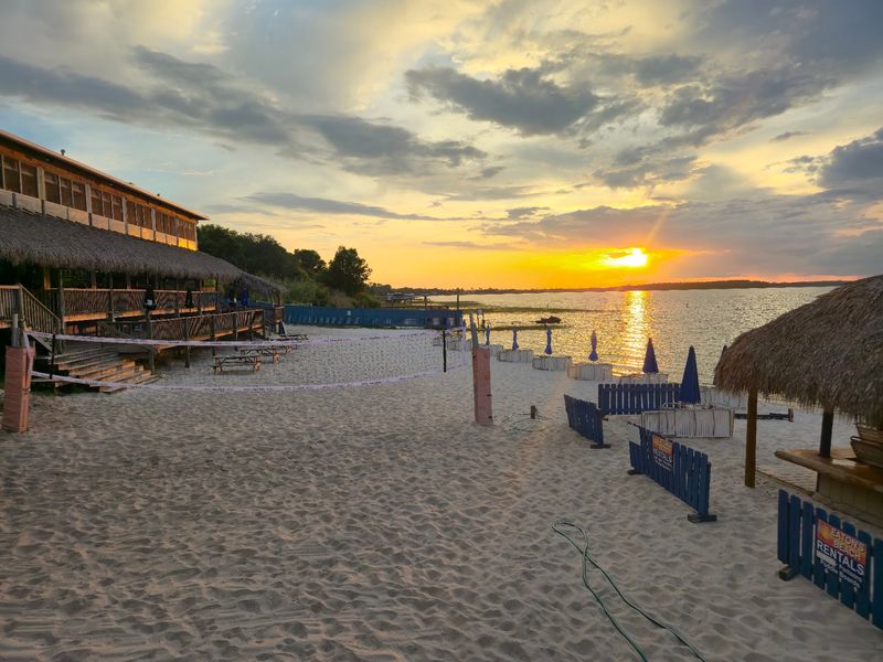 Eaton's Beach Sandbar & Grill - Weirsdale