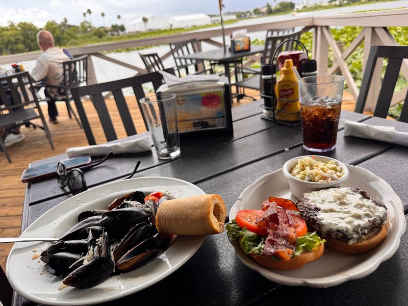 Tanners Lakeside Restaurant & Bar - Winter Haven
