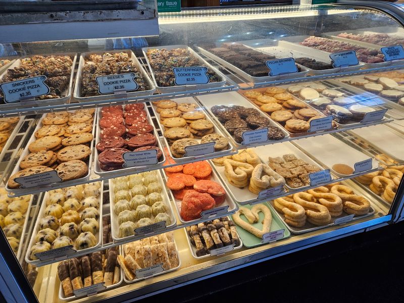 A century-old Dutch stop in Pella