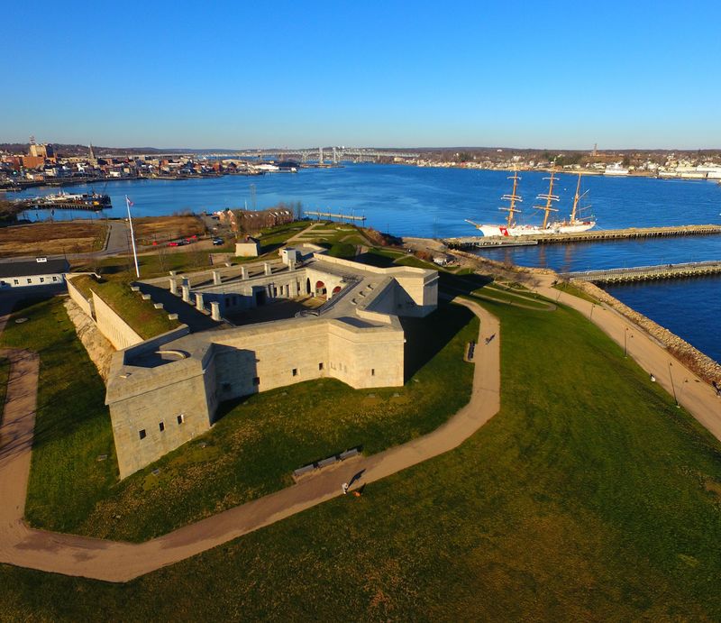 Fort Trumbull State Park and Museum