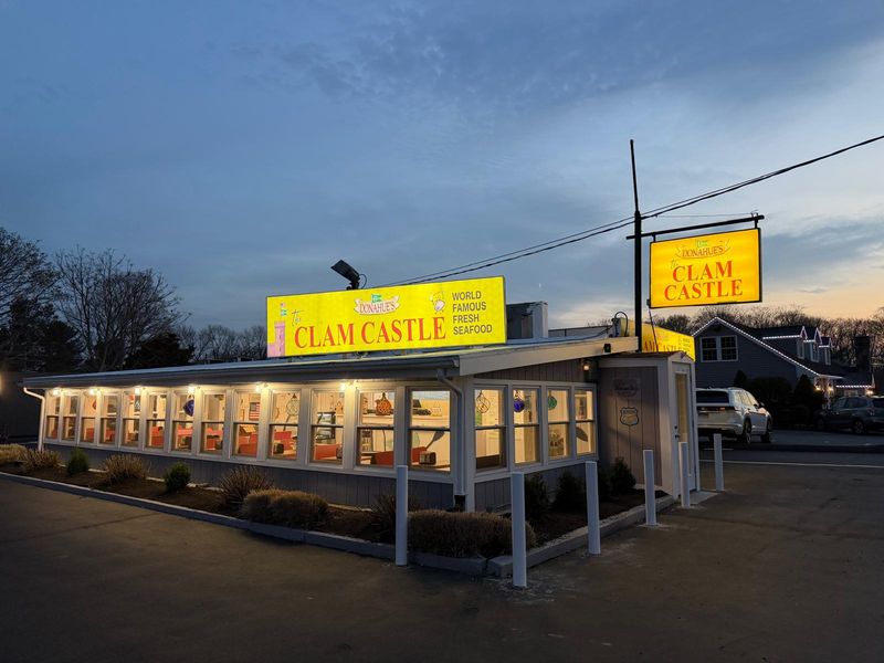 A Madison Clam Shack With Decades of Shoreline History