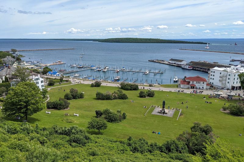 Harbor Views That Look Painted by Hand