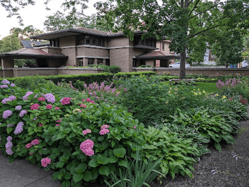 Gardens That Pull the Outside Closer