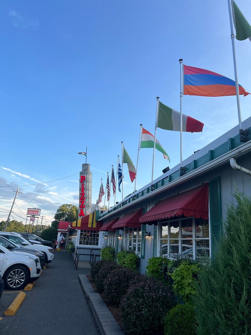 Prince Pizzeria - Saugus