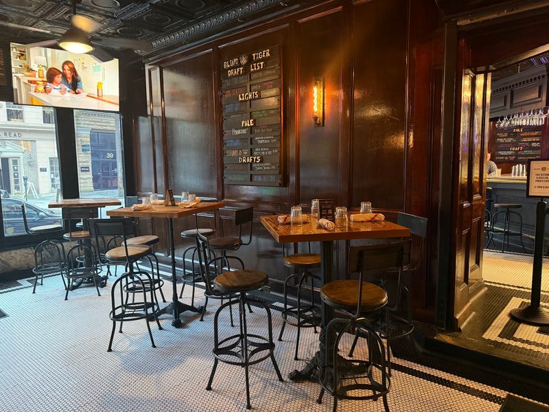 Blind Tiger Pub - Charleston