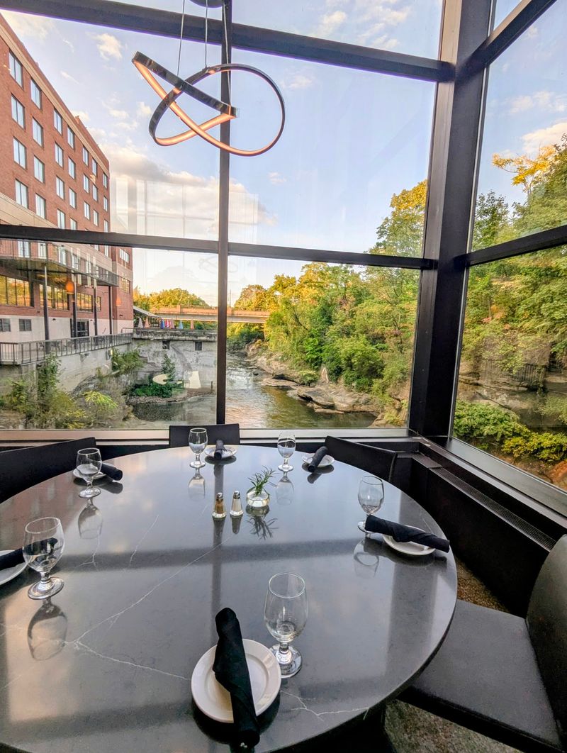 Beau's on the River - Cuyahoga Falls