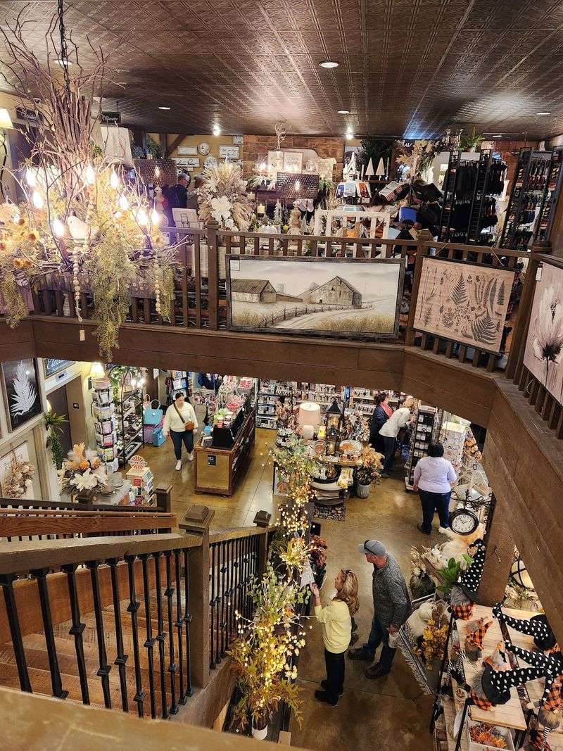 Holiday Displays Worth Lingering Over