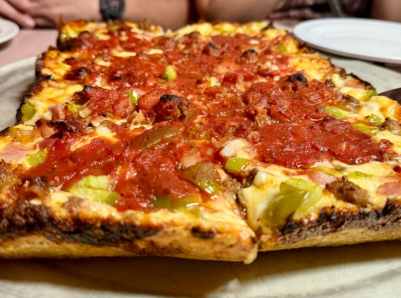 Loui's Pizza - Hazel Park