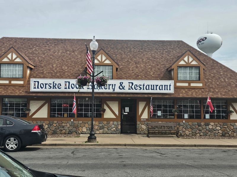 Road Trippers Find An Easy Wisconsin Stop