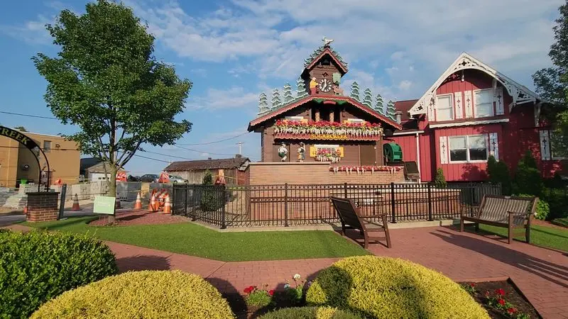 World's Largest Cuckoo Clock - Sugarcreek