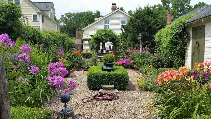 Chagrin Falls West Side Historic District - Beautiful Historic Homes