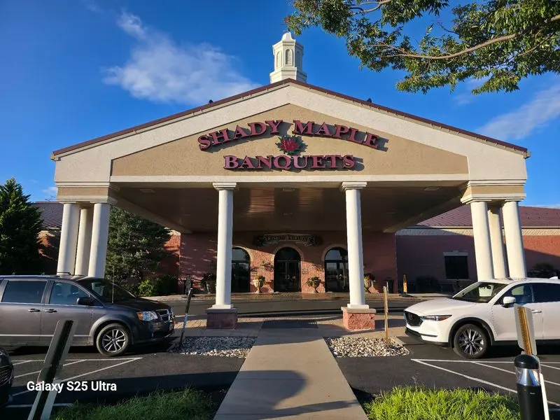 A Buffet That Feels Like A Local Tradition
