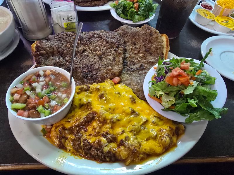 Texas-Sized Plates Built for Leftovers