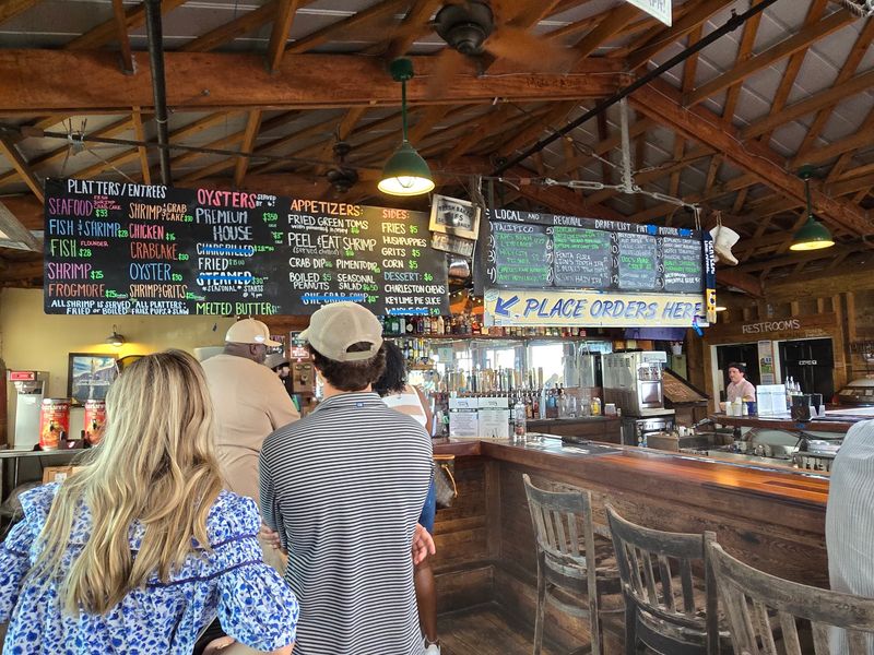 Counter Service Keeps the Focus on Food