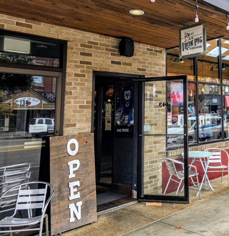 The Iron Pig Smokehouse - Gaylord