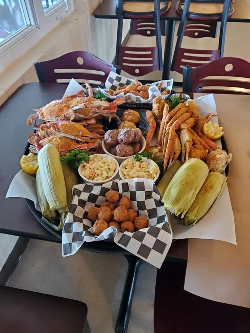 Gus's Crab Shack - Port Penn