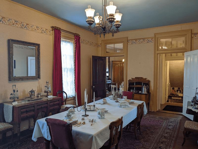 Everyday Rooms, Extraordinary Decisions