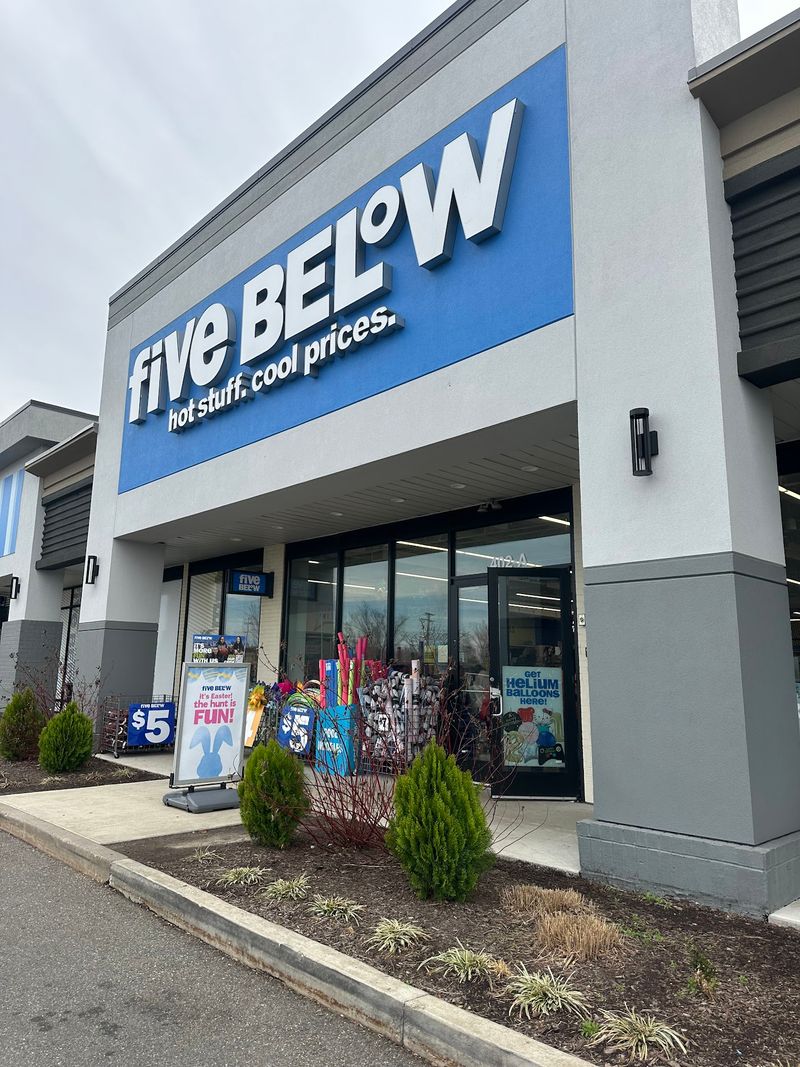 Five Below in Richmond, Richmond City,