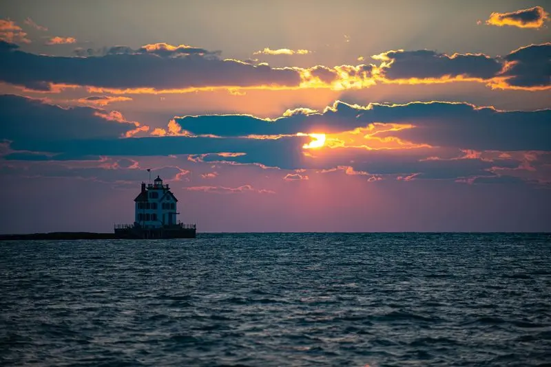 The Lorain Lighthouse Adds a Seriously Photogenic Landmark