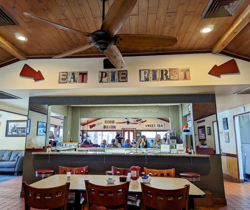 A Diner Mood That Slows the Clock