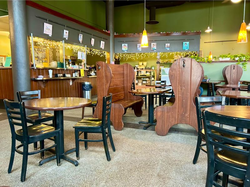 Acoustic Caf&eacute;