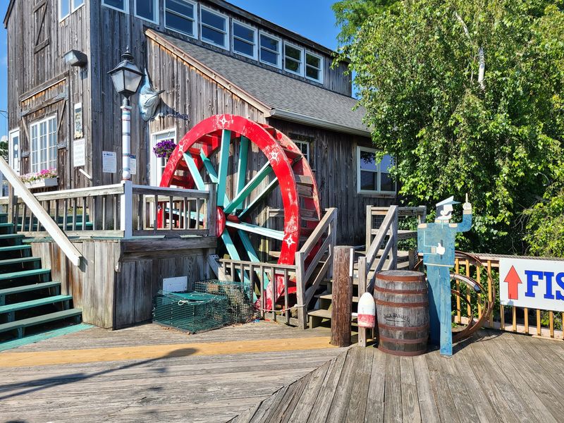 Captain's Cove Seaport (Marina, Restaurant & Bar) - Bridgeport