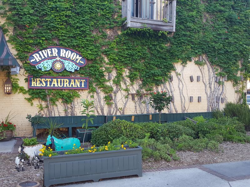 Seafood Spots Bring the Small-Town Flavor
