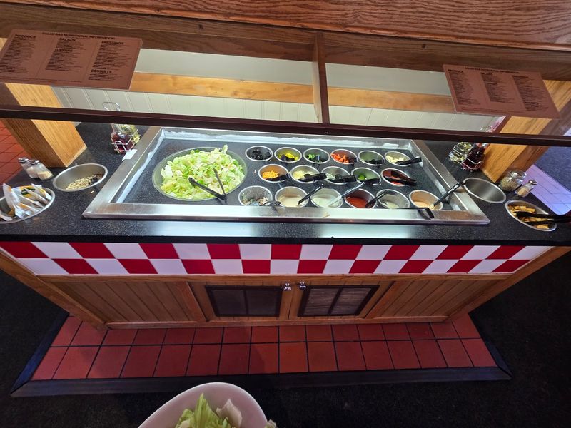 The Salad Bar Brings Back Another Classic Pizza Hut Tradition