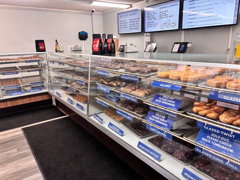 Donna's Donuts - Flint