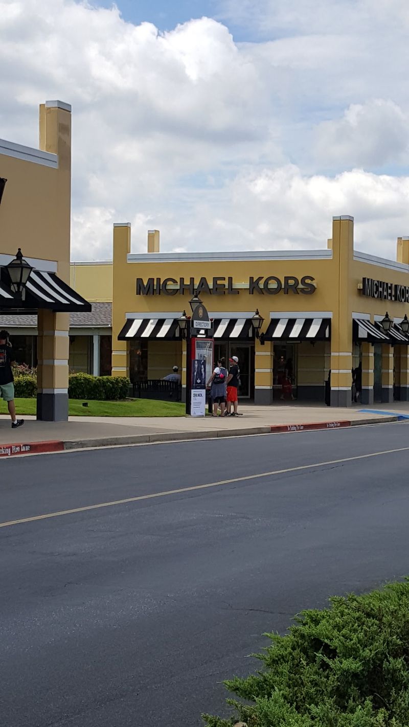 Hunt for Designer Accessories and Handbags