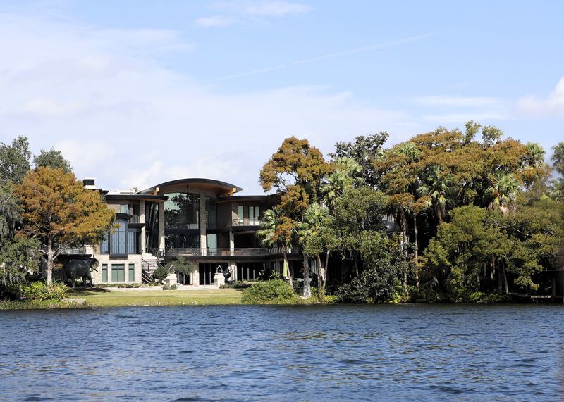 A Lakeside Seat With a Mansion View