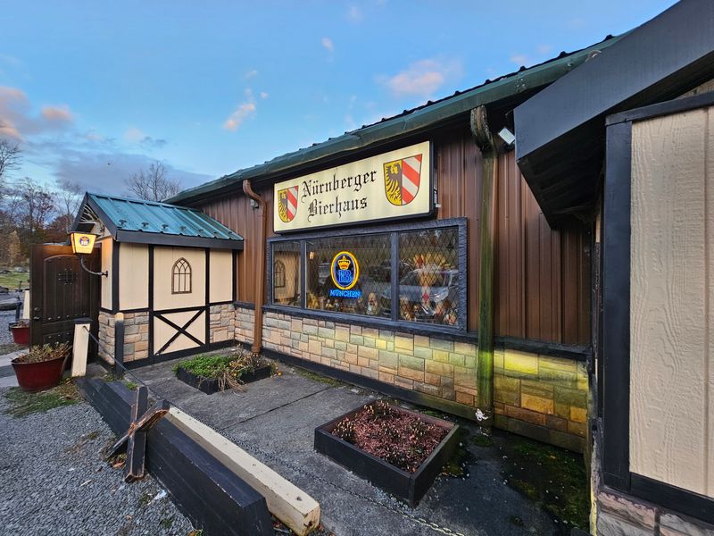 Nurnberger Bierhaus - Lake Ariel