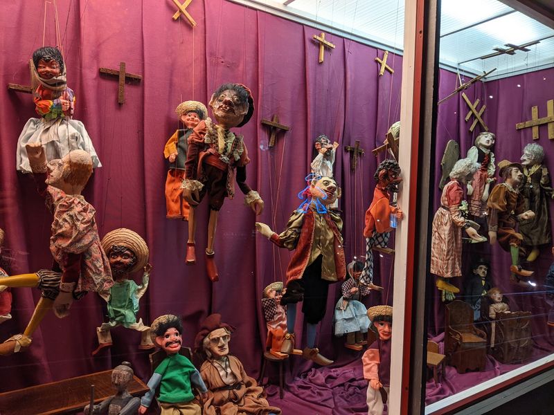 The Doll House Room Contains An Extraordinary Miniature World