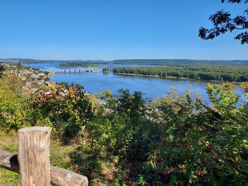 Bellevue State Park And Bluff-Top Beauty